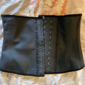 Squeeze me skinny waist trainer size M 10” torso